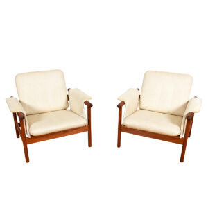 The ‘Wiki’ Lounge Chair — Preserved Pair by Illum Wikkelsø in Warm Danish Modern Teak